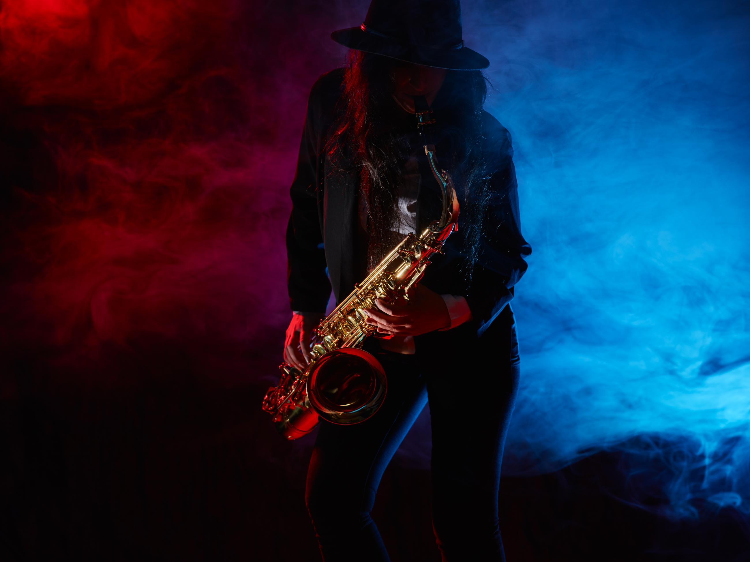  Saxophonist, woman, smoky stage