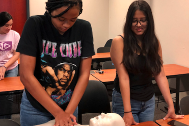 students in CPR class