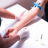 phlebotomist drawing blood